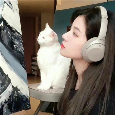 昂首挺胸